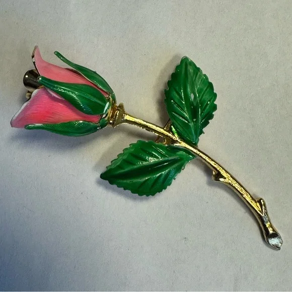 Pink Rose with Green Leaves gold color brooch - Picture 4 of 4